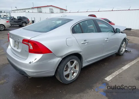 2012 Volvo S60 T5 z USA, uszkodzony, nr VIN YV1622FS7C2140820